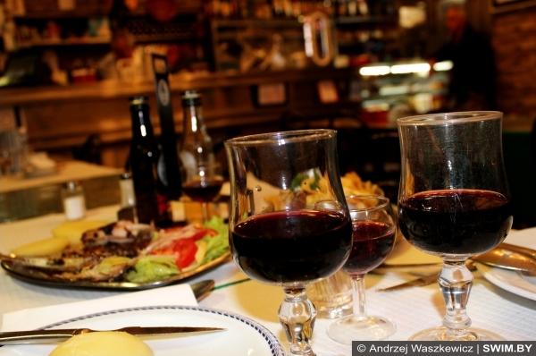 Португальская еда на праздник, портвейн, треска