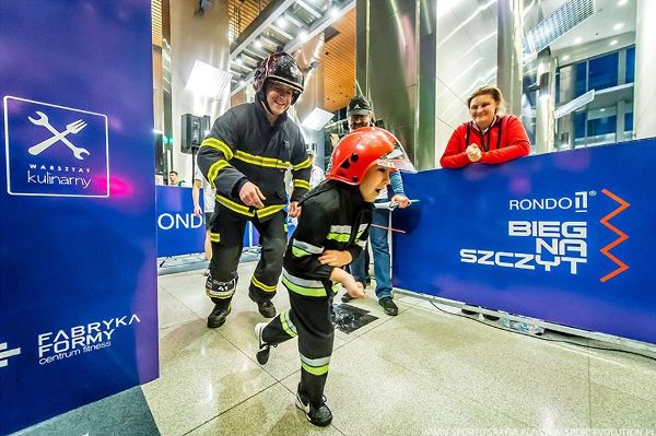 RONDO 1 Run Up, RONDO 1 Run Up Warsaw, Bieg Na Szczyt Rondo 1, www.running.by, Stair Climbing Running, Towerrunning European Championships 2020, Running.by