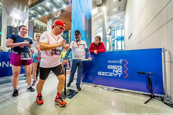 RONDO 1 Run Up, RONDO 1 Run Up Warsaw, Bieg Na Szczyt Rondo 1, www.running.by, Stair Climbing Running, Towerrunning European Championships 2020, Running.by