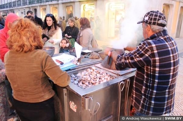 Жареные каштаны в Лиссабоне Португалии