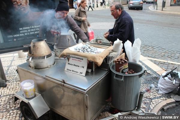 Жареные каштаны в Лиссабоне Португалии