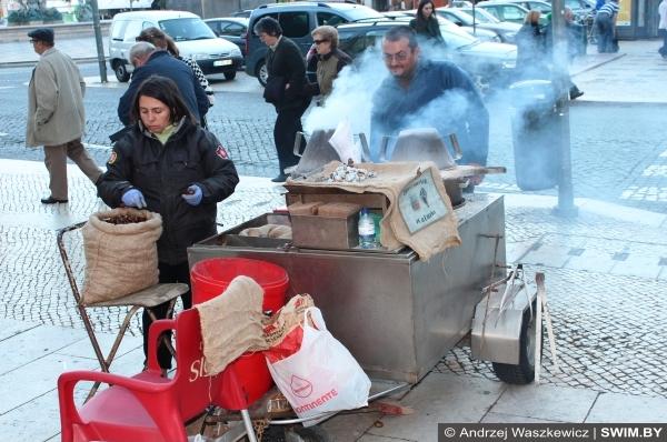 Жареные каштаны в Лиссабоне Португалии